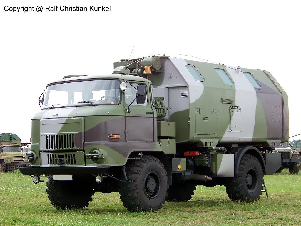 IFA L 60 1218 4x4 ND LAK - leicht absetzbarer Koffer, NVA, Allrad, Flecktarn - fotografiert beim Milit�r- und Nutzfahrzeugfahrzeugtreffen am Flugplatzmuseum Cottbus am 18.07.2009 - Copyright @ Ralf Christian Kunkel 