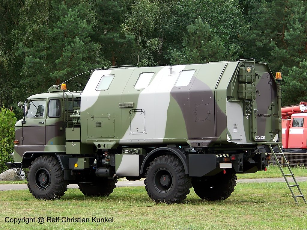 IFA L 60 1218 4x4 ND LAK - leicht absetzbarer Koffer, NVA, Allrad, Flecktarn - fotografiert beim Milit�r- und Nutzfahrzeugfahrzeugtreffen am Flugplatzmuseum Cottbus am 18.07.2009 - Copyright @ Ralf Christian Kunkel 