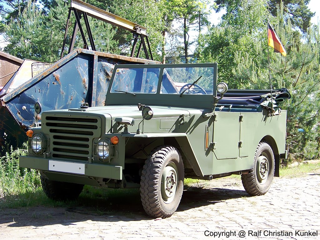 IFA P 2 M (Horch P 2 M) - K�belwagen (4-t�rig), Gel�ndewagen, Allrad, Kommandowagen, KVP, NVA - fotografiert am 23.05.2009 beim Milit�rfahrzeug-Treffen, St. Barbara Halle, Altes Lager/J�terbog im Land Brandenburg - Copyright @ Ralf Christian Kunkel