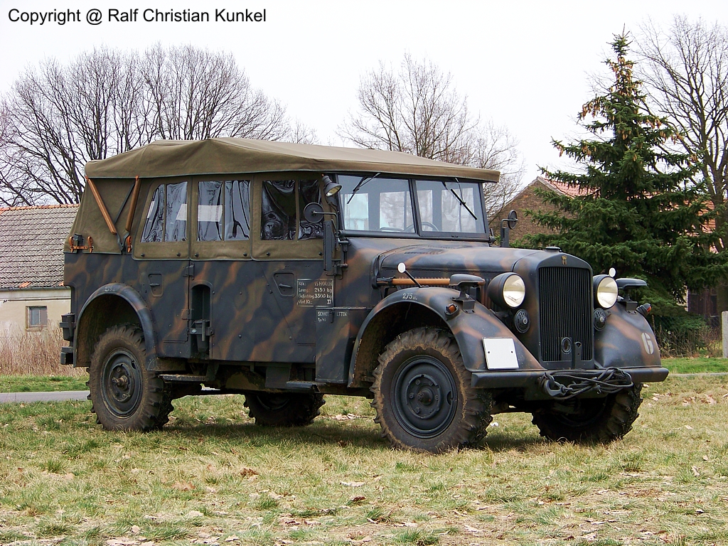 Kfz. 15 Horch 901 - Wehrmachtsfahrzeug, K�belwagen - fotografiert am 28.03.2009 im Land Brandenburg - Copyright @ Ralf Christian Kunkel 