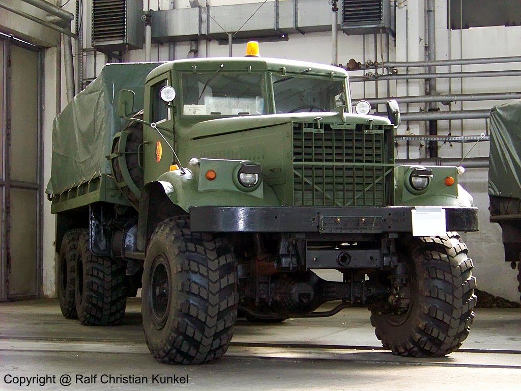 KrAZ 255 B - Mannschafts- und Materialtransport, NVA - im Bestand der Kieker-Sammlung - fotografiert zum Milit�rfahrzeug-Treffen in Kummersdorf-Gut am 04.07.2009 - Copyright @ Ralf Christian Kunkel 