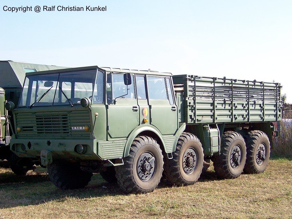 Tatra 813 8x8 - Zugmaschine f�r bis zu 100 t, extrem gel�ndeg�ngig, NVA - fotografiert zum 6. Tatra-Treffen Seehausen am 19.09.2009 - Copyright @ Ralf Christian Kunkel 
